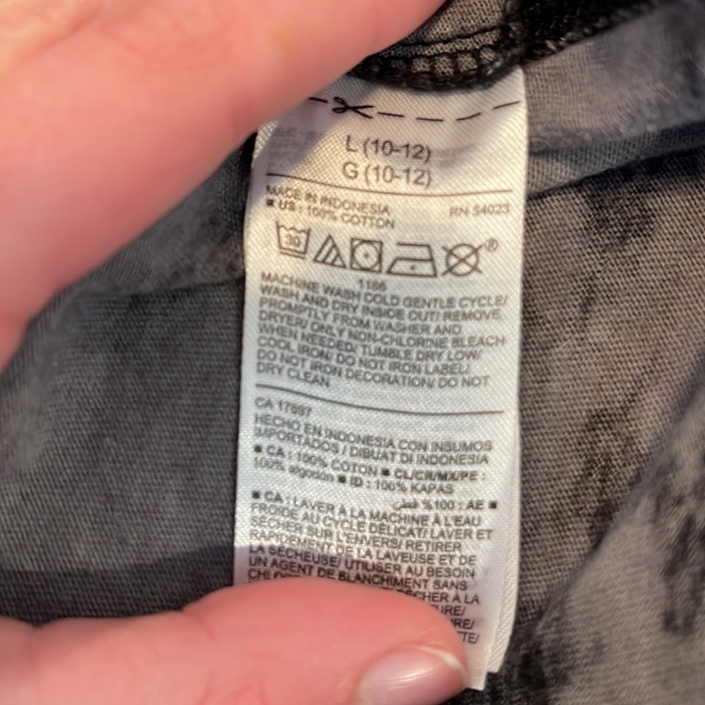 Old navy black tie dye tee size L 10-12 - Picture 6 of 6